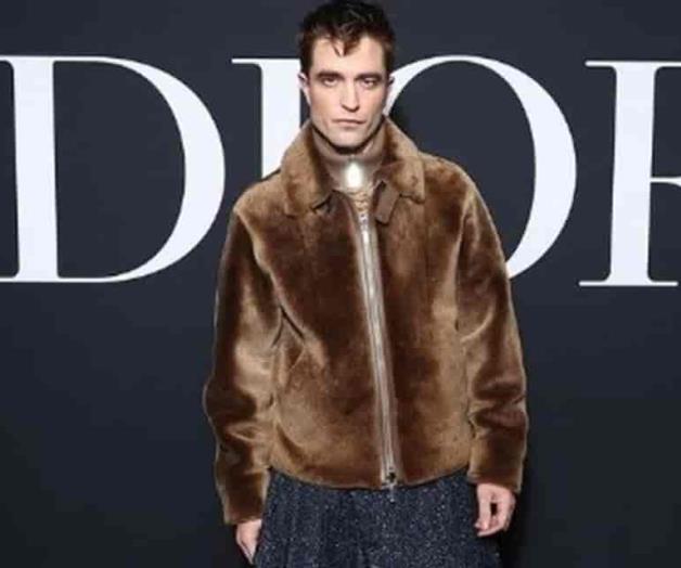 Llega Robert Pattinson a la Semana  de la Moda ¡con falda!