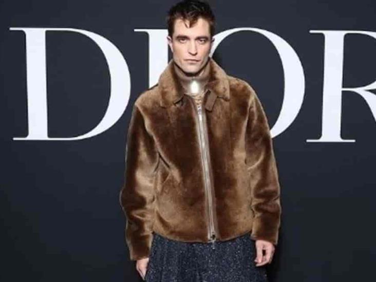 Llega Robert Pattinson a la Semana de la Moda ¡con falda! Llega Robert Pattinson a la Semana de la Moda ¡con falda!