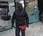 Bloque Negro causa destrozos en comercios durante protesta contra GN