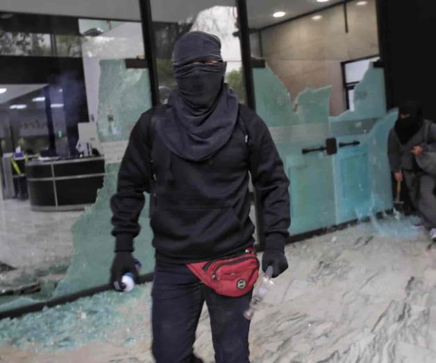 Bloque Negro causa destrozos en comercios durante protesta contra GN