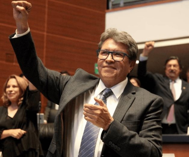 Ricardo Monreal aprovecha regreso de RBD y se dice rebelde