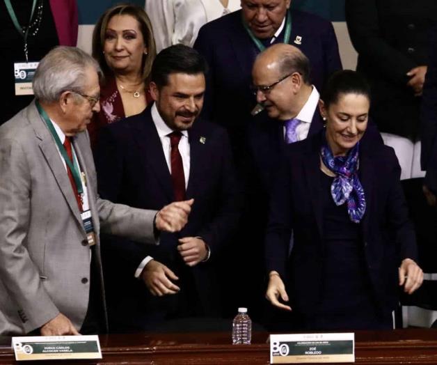 Festejan a IMSS entre promesas de salud y medicinas