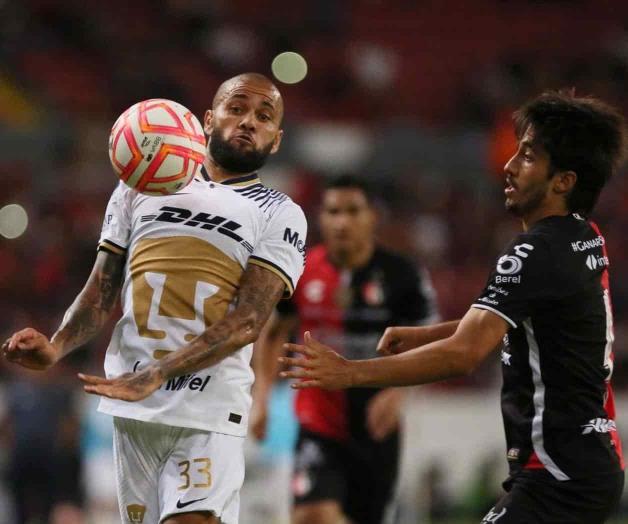 Dani Alves ganaba 6 millones de pesos al mes en Pumas