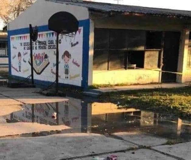 Dan solución a brote de aguas negras en escuela primaria