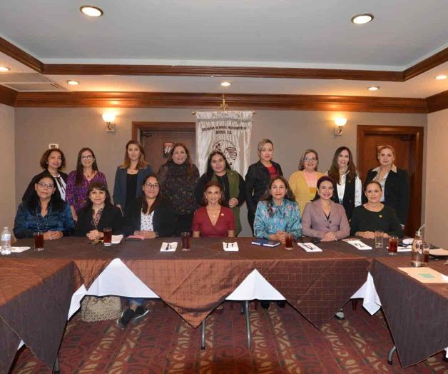 Celebran junta de enero