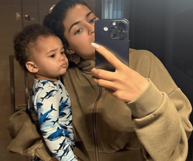 Presenta en redes a su hijo Aire Webster