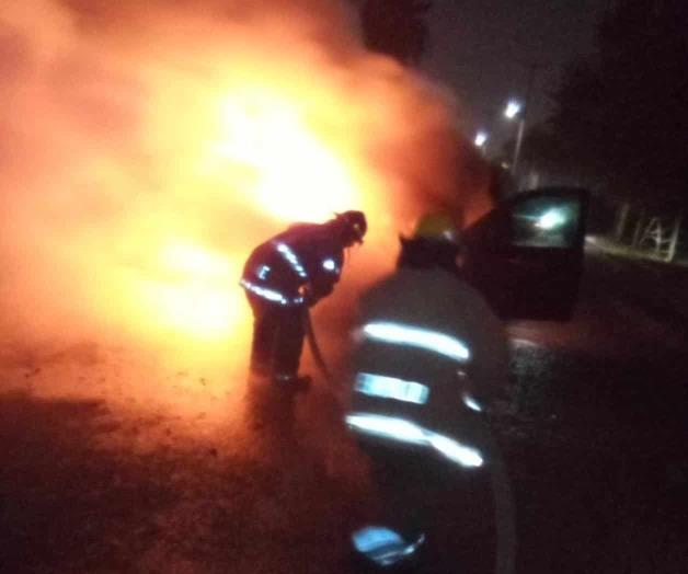 Consume fuego una camioneta