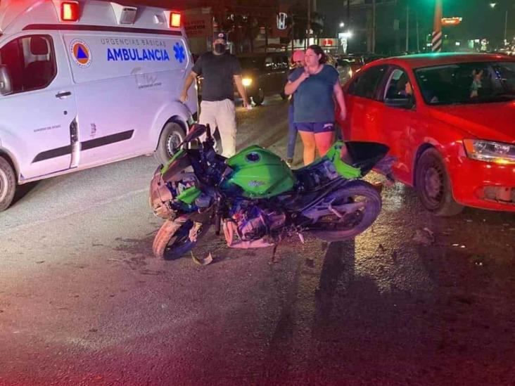 Resulta motociclista herido al impactarse Resulta motociclista herido al impactarse