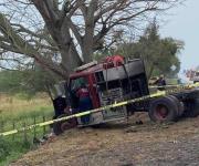 Vuelca camión de bomberos al acudir a atender siniestro