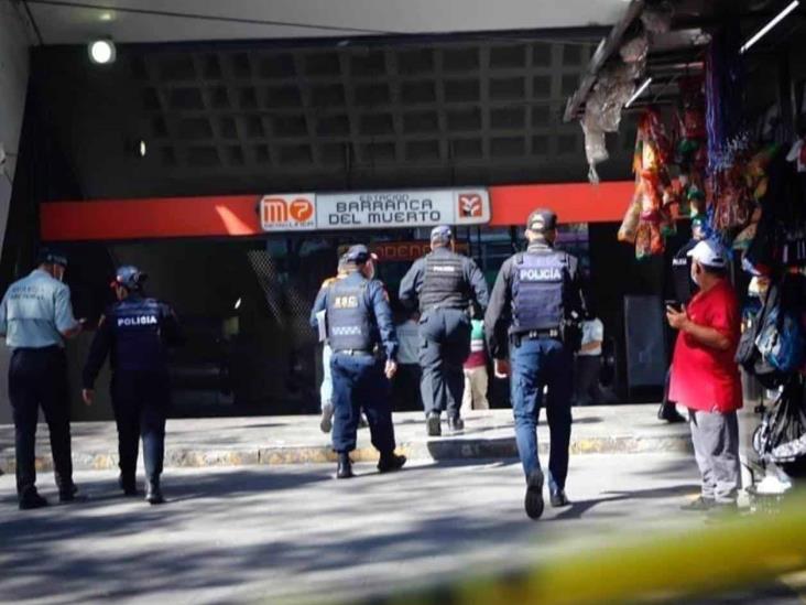 Desalojan a usuarios por humo en Metro Barranca del Muerto. Desalojan a usuarios por humo en Metro Barranca del Muerto.