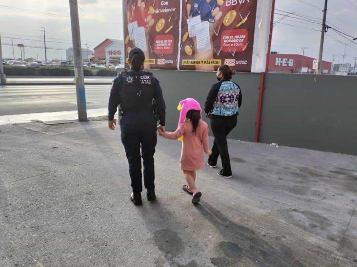 Localizan a menor extraviada y la reúnen con sus padres Localizan a menor extraviada y la reúnen con sus padres