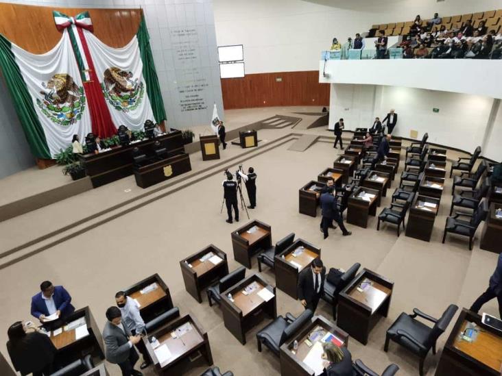Se queda PAN con 13 legisladores; expulsaría a las diputadas ´rebeldes´ Se queda PAN con 13 legisladores; expulsaría a las diputadas ´rebeldes´