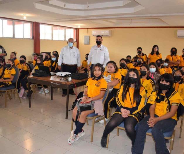 Orientan a los alumnos Orientan a los alumnos