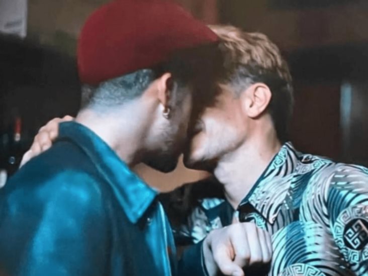 Gael García y Bad Bunny se dan sus besos Gael García y Bad Bunny se dan sus besos
