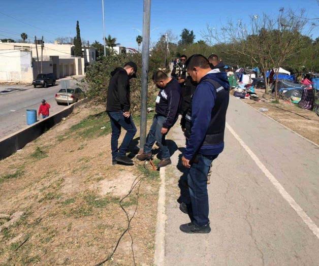 Migrantes roban luz del alumbrado Público