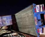 Se desprende plataforma de tráiler y vuelca en Allende... iba a Altamira