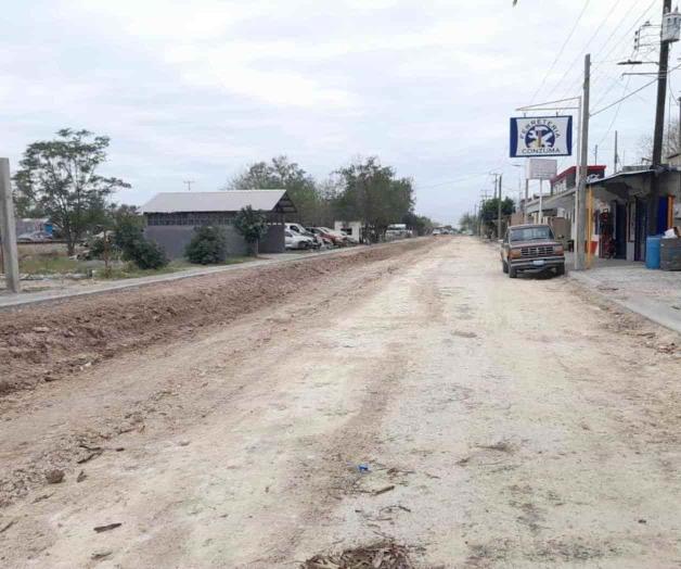 Rehabilitan calle en Las Américas