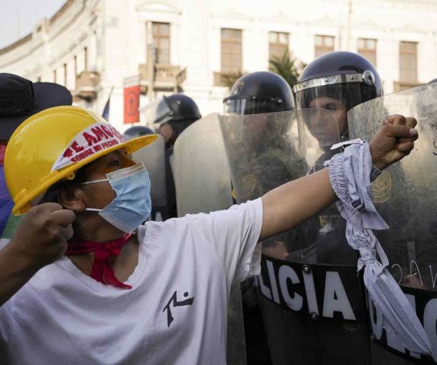 Presidenta de Perú propone adelantar elecciones para 2023