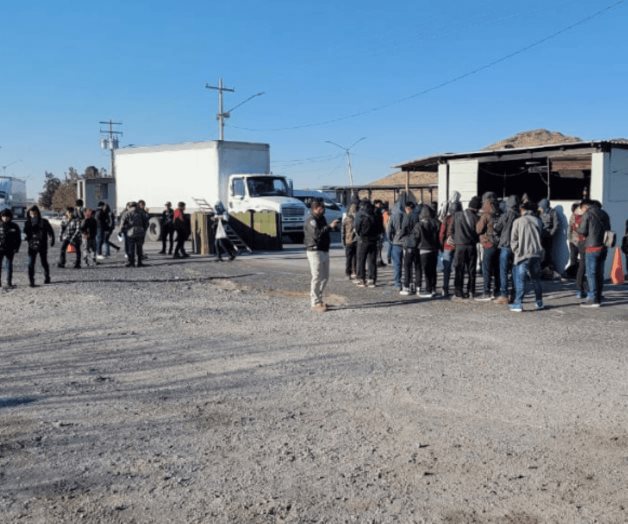 Hallan a 57 migrantes adolescentes hacinados en camión Hallan a 57 migrantes adolescentes hacinados en camión