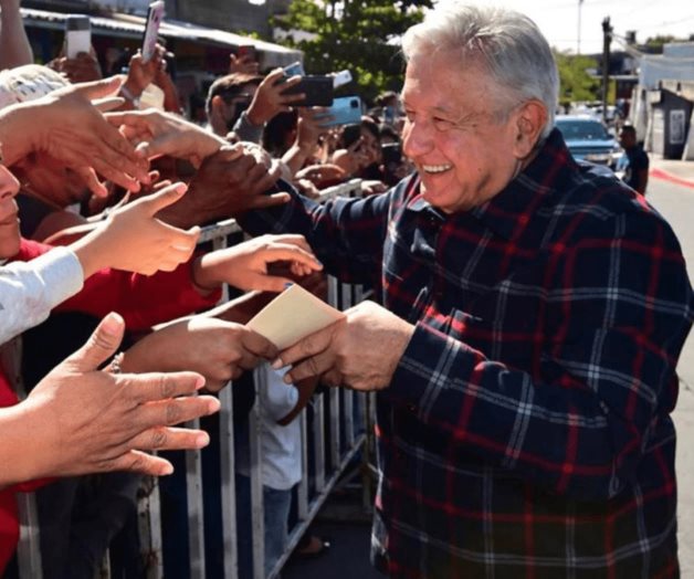 AMLO se compromete a terminar puente fantasma en Morelos AMLO se compromete a terminar puente fantasma en Morelos