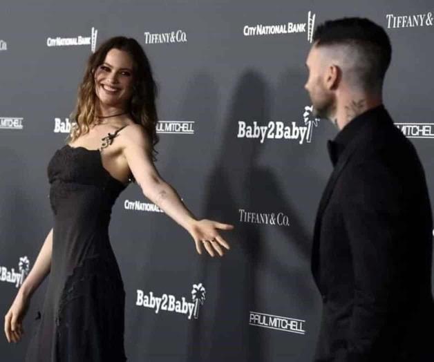 Adam Levine y Behati Prinsloo reciben a su tercer hijo