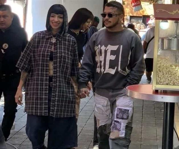Christian Nodal y su novia Cazzu gozan en barrios de CDMX 