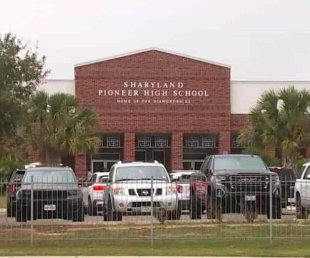 Arrestan a un estudiante por llevar arma a escuela Arrestan a un estudiante por llevar arma a escuela