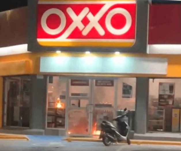 Reportan incendios de tiendas Oxxo por grupos armados en Guanajuato