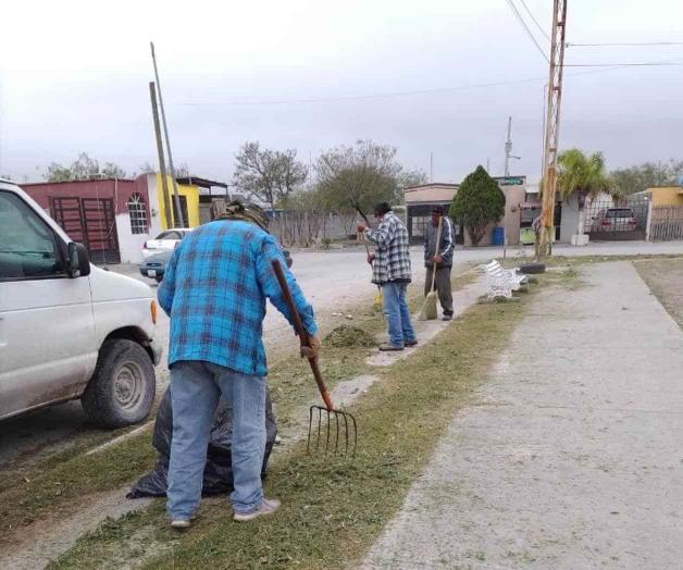 Retiran llantas de vía pública en Río Bravo