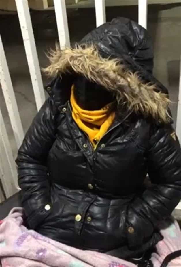 Aguantan inclemencias del tiempo para obtener ficha en escuela Aguantan inclemencias del tiempo para obtener ficha en escuela