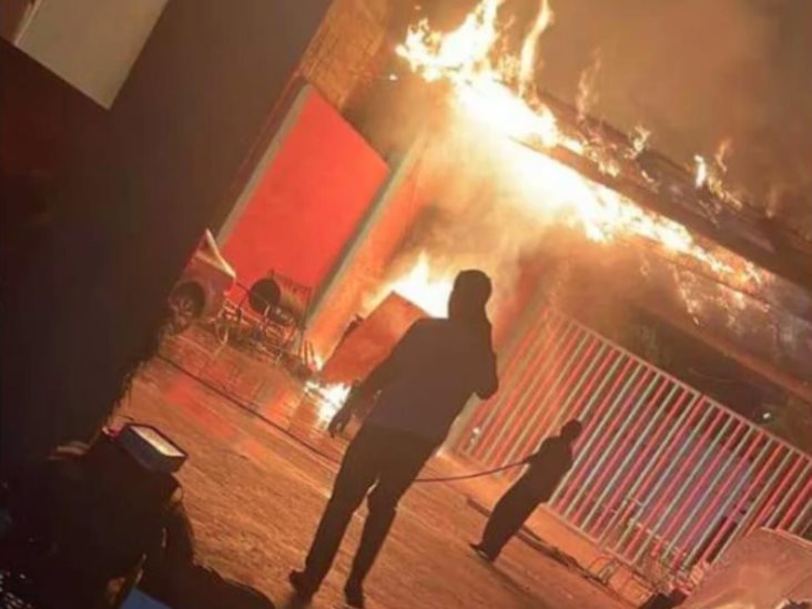Comando irrumpe en Tuzantla; deja vivienda y vehículos incendiados Comando irrumpe en Tuzantla; deja vivienda y vehículos incendiados