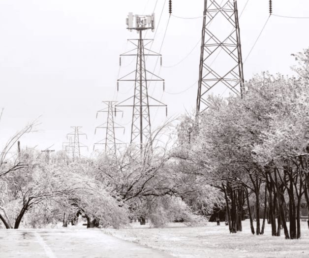 Miles de texanos soportan tormenta invernal sin electricidad ni calefacción