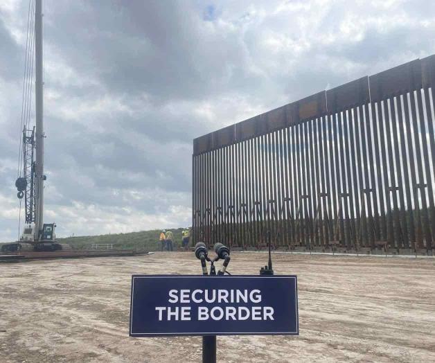 Engañan a dueños para levantar muro Engañan a dueños para levantar muro