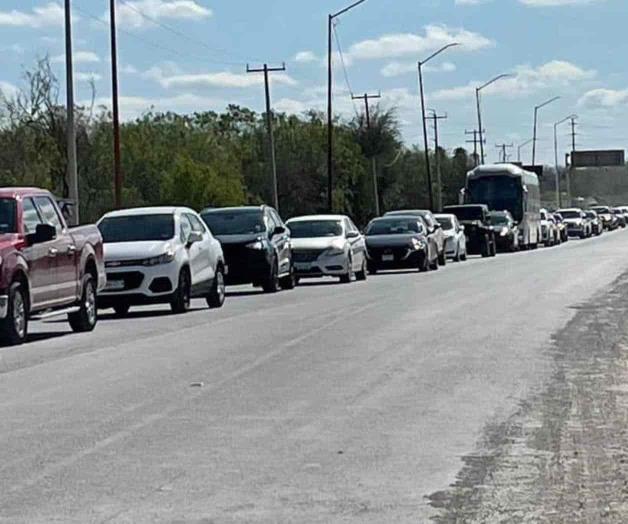 Saturan puentes en Reynosa por asueto