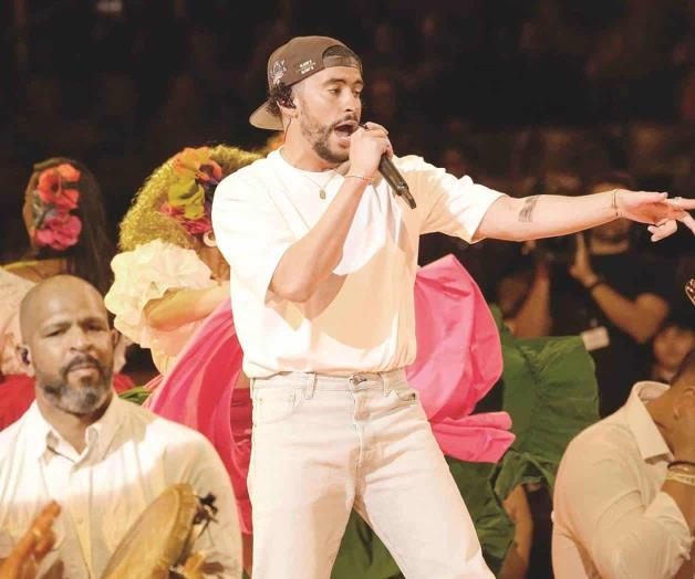 Reaparece con misterioso tatuaje