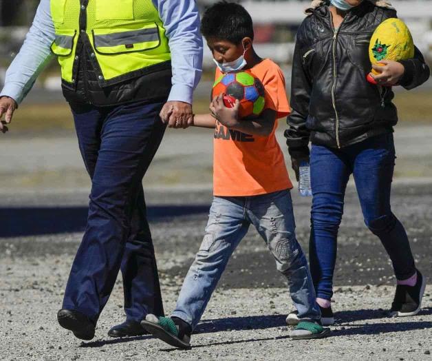 México deporta a Guatemala a casi 100 menores de edad