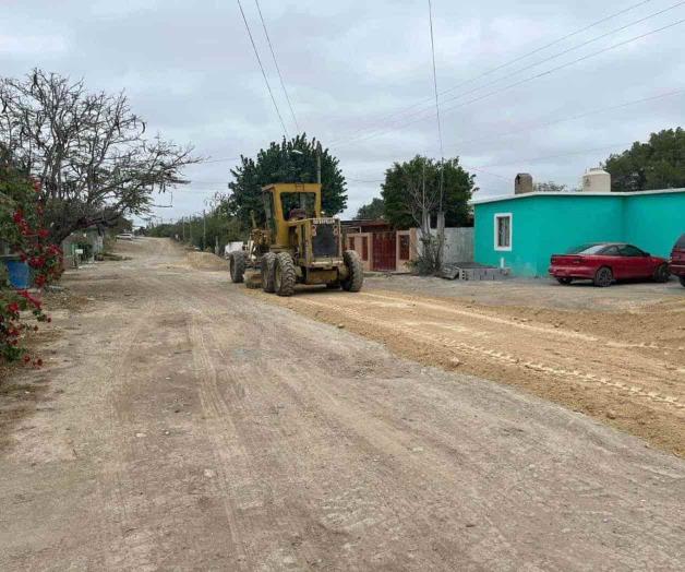 Mejoran vialidades de terracería de colonias