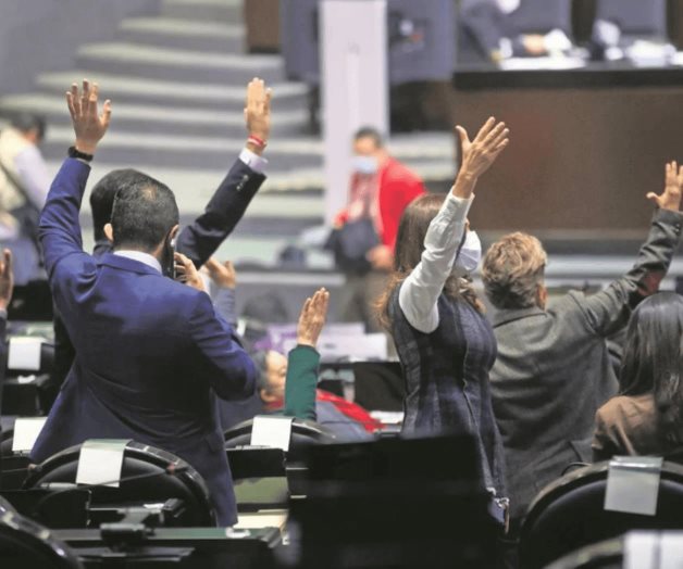 Proponen reducir edad para ser diputado, senador o gobernador