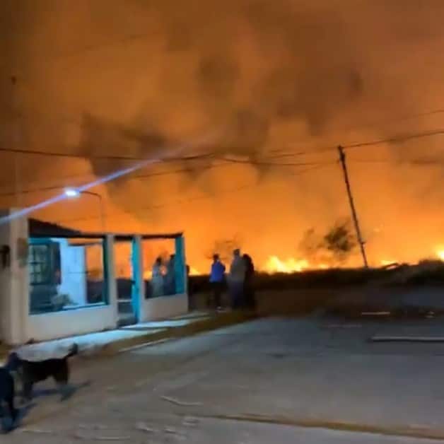 Despierta a vecinos voraz incendio de basura