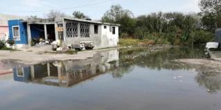 Padecen en Riveras del Carmen contaminación por aguas residuales