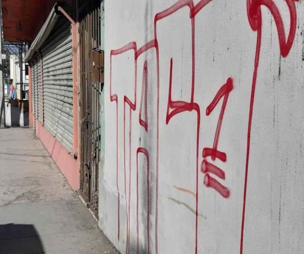 ‘Pintarrajean’ fachadas sólo para hacer daño ‘Pintarrajean’ fachadas sólo para hacer daño