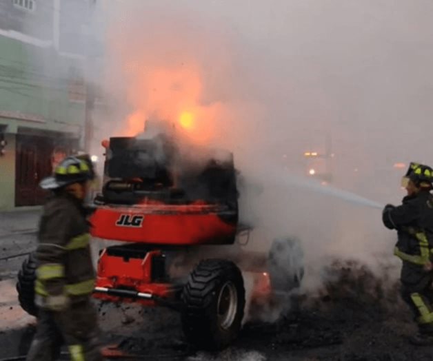 Reportan incendio de maquinaria en zona de obra de Línea 12 del Metro