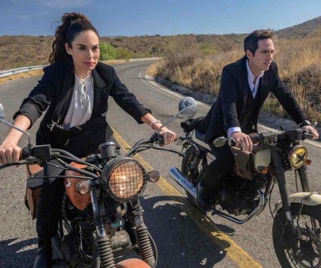 Amor y amistad inundan plataforma Amor y amistad inundan plataforma