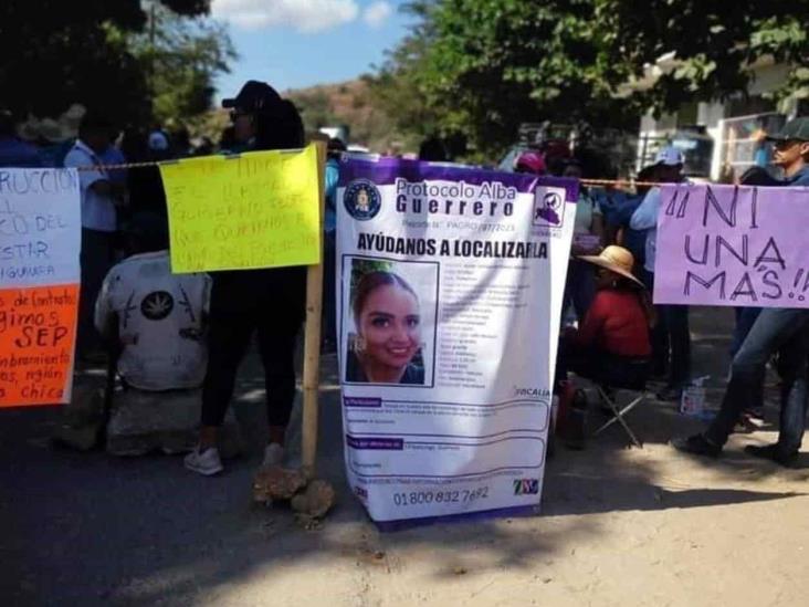 Cierran vía en Guerrero por estudiante desaparecida Cierran vía en Guerrero por estudiante desaparecida