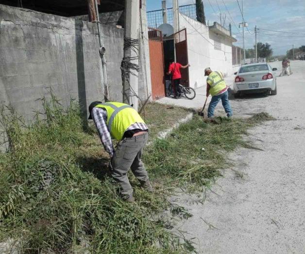 Realizan labores de limpieza en calles y avenidas