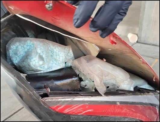 Detienen con drogas a 2 estadounidenses