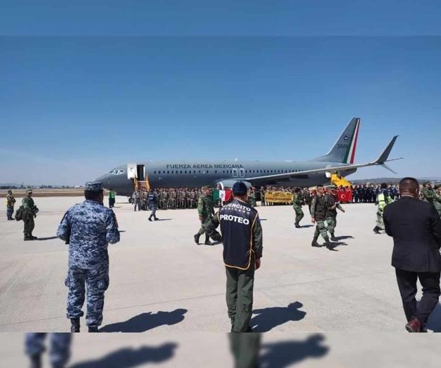 Reciben a rescatistas con honores tras labor en Turquía