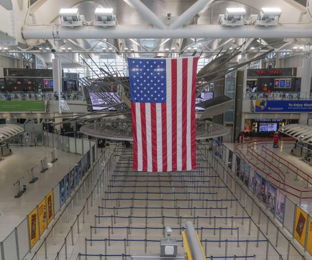 Cancelan y desvían vuelos por apagón en aeropuerto de NY Cancelan y desvían vuelos por apagón en aeropuerto de NY