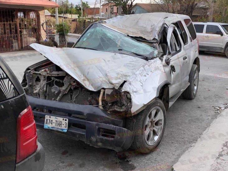 Termina hospitalizado al volcar camioneta Termina hospitalizado al volcar camioneta