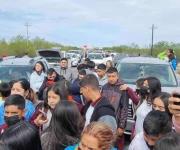 Bloquean carretera para ser escuchados